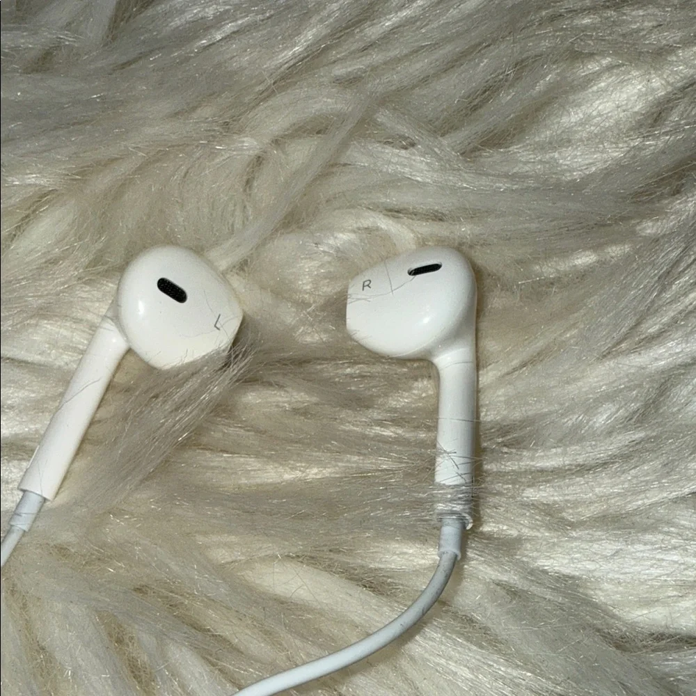 Apple EarPods Lightning Connector - Classic White